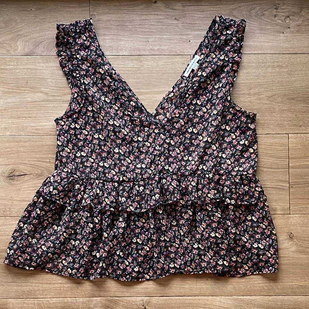 American Eagle Floral V-Neck